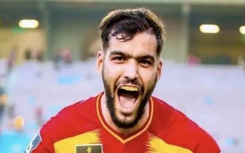 الأهلي يحسم موقفه من ضم لاعب جزائري لتدعيم الدفاع في ميركاتو الصيف